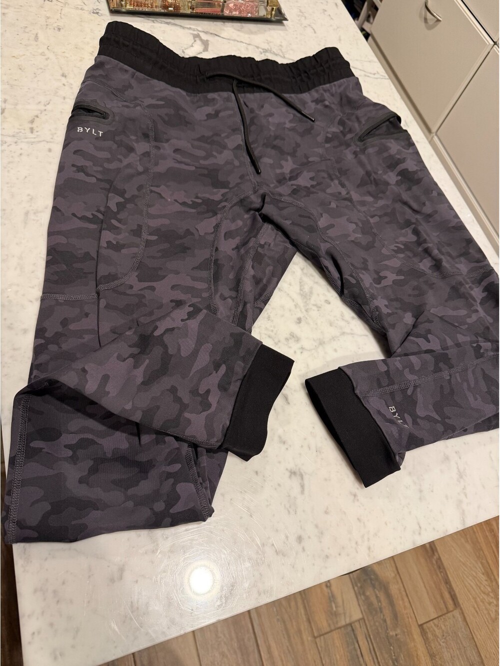 BYLT- Mens Sweatpants Size Large- Color: Black Camo- Vintage- Very cool
